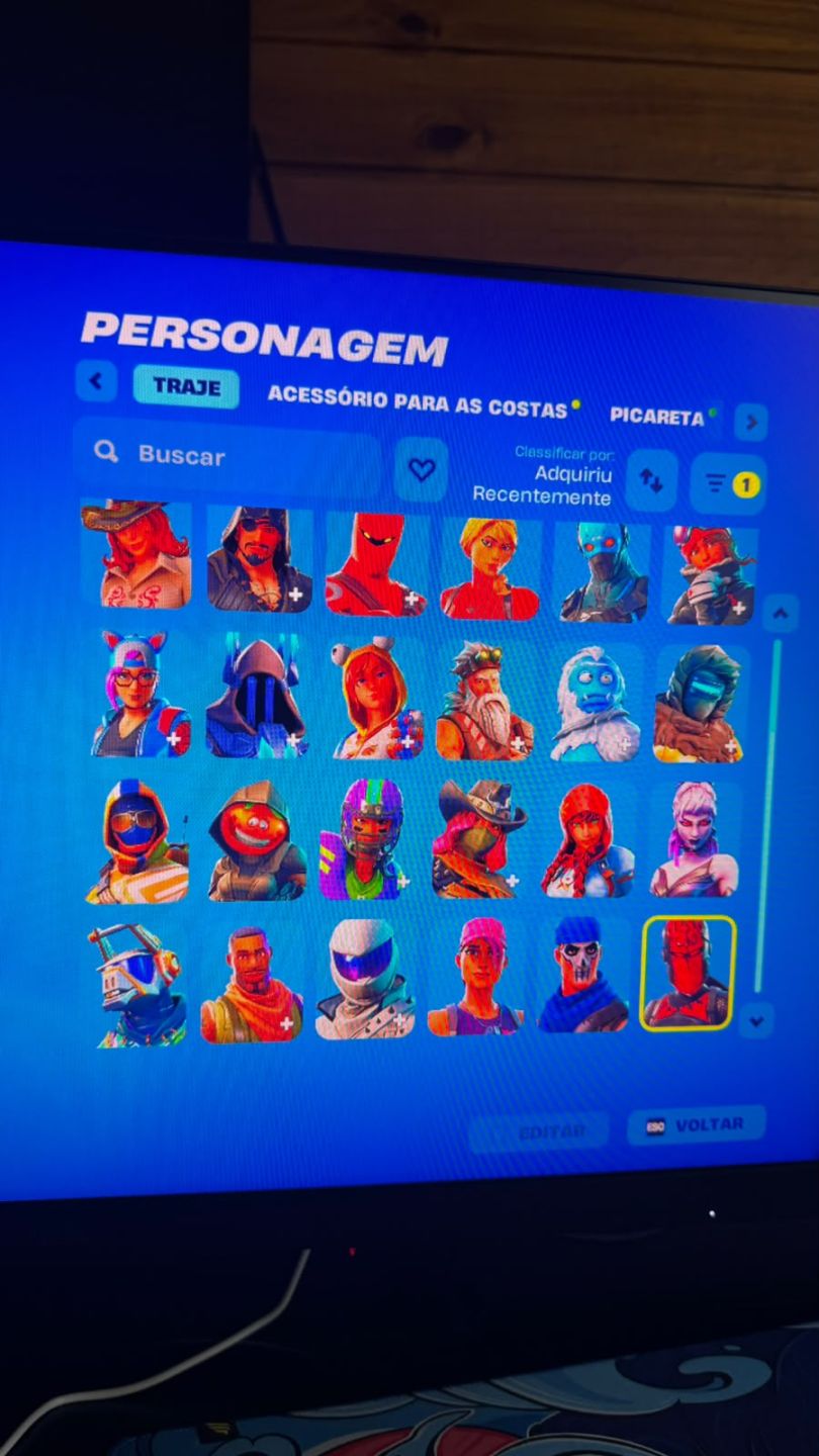 CONTA FORTNITE COM DADOS E PERSONAGENS RAROS