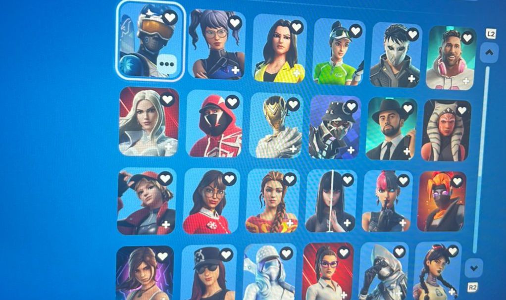Conta Fortnite com varias skins etc 2 surreais e uma lenda skins rara de passe
