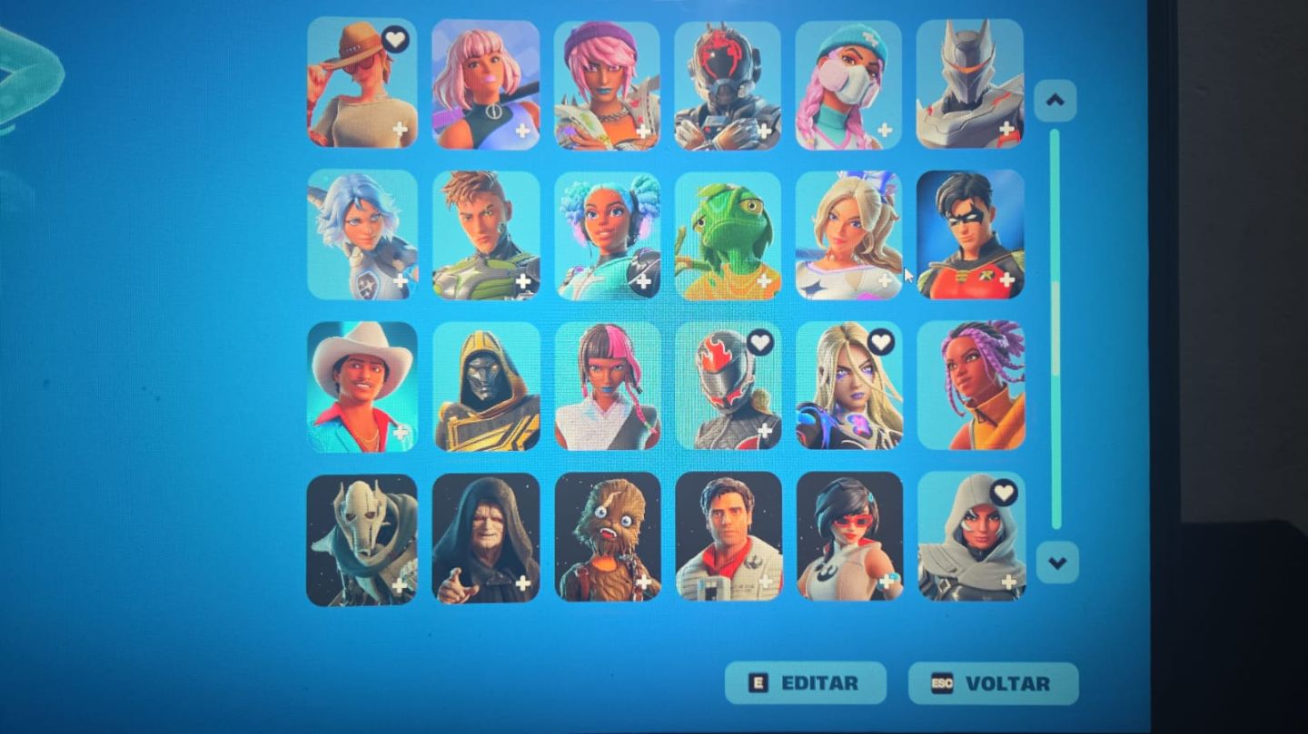 Conta de Fortnite com muitas skin e muitas picaretas