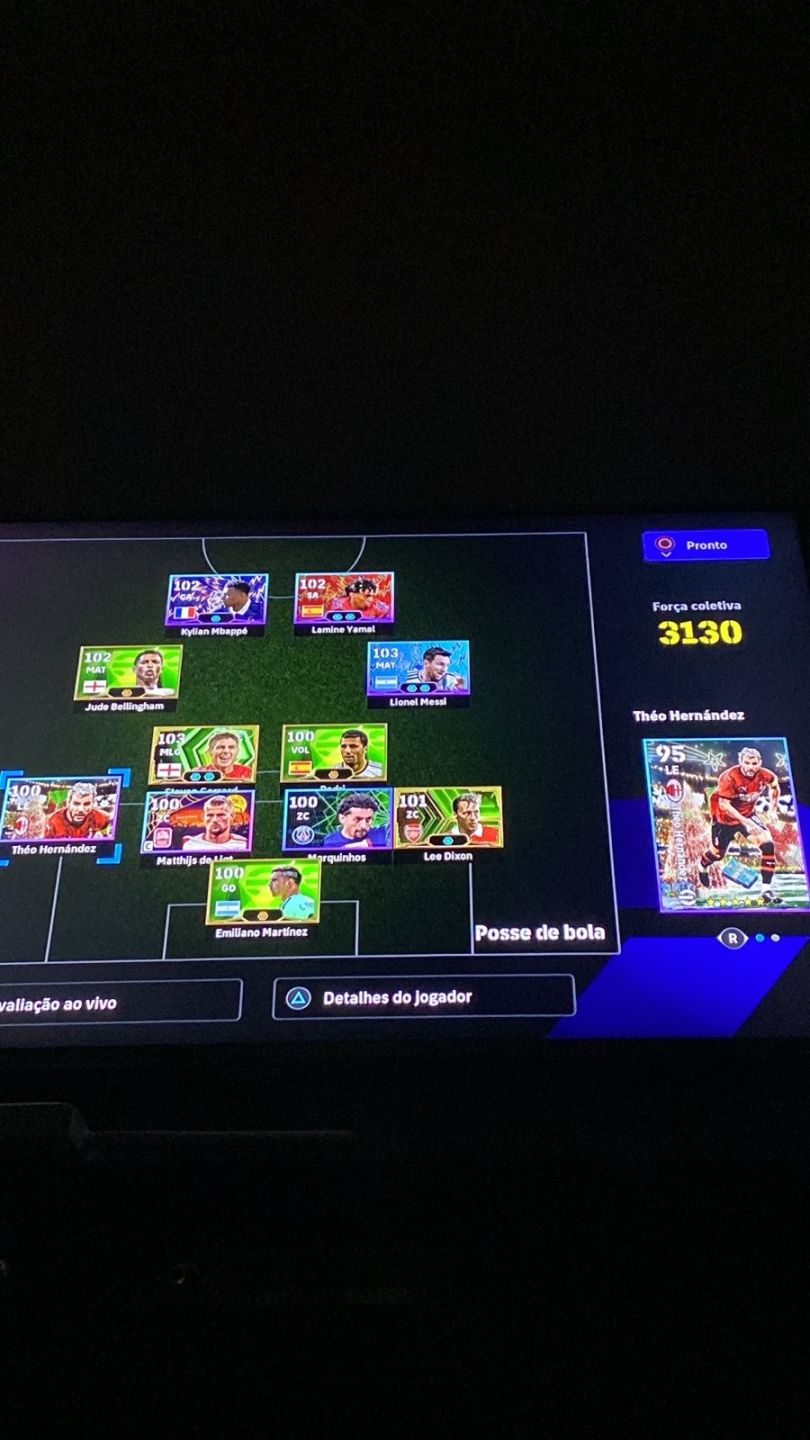 Conta efootball(psn) com pack da França comprado e vários jogadores antigos