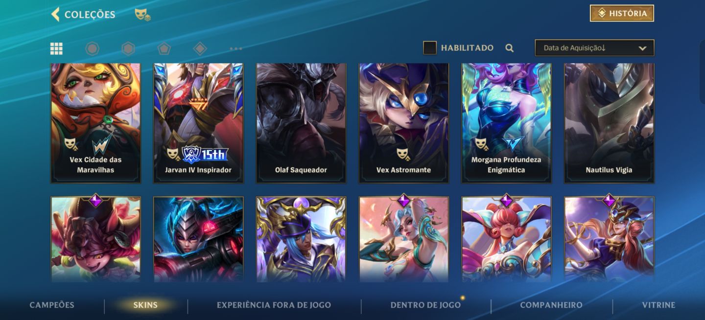 Conta monarca com 411 skins e vários cosméticos
