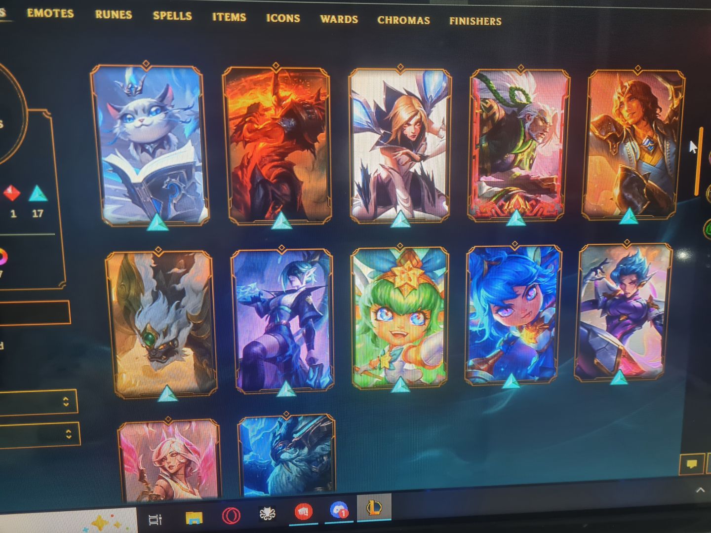 Conta lol, gold 3, mmr bom, mais de 15 skins