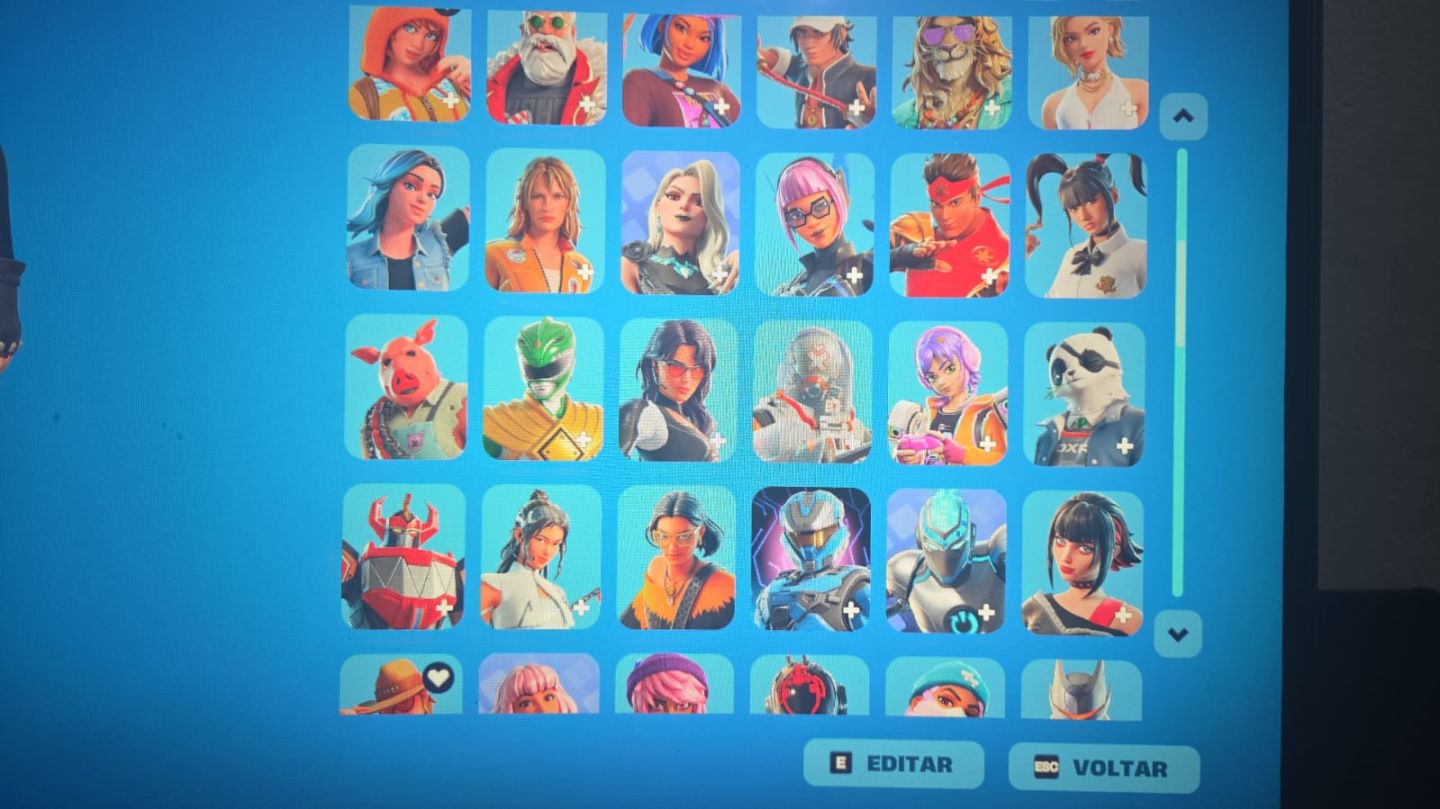 Conta de Fortnite com muitas skin e muitas picaretas