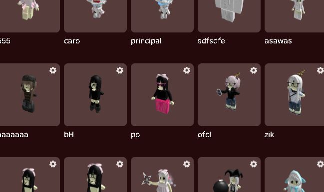Conta de roblox com 10k de robux em skins