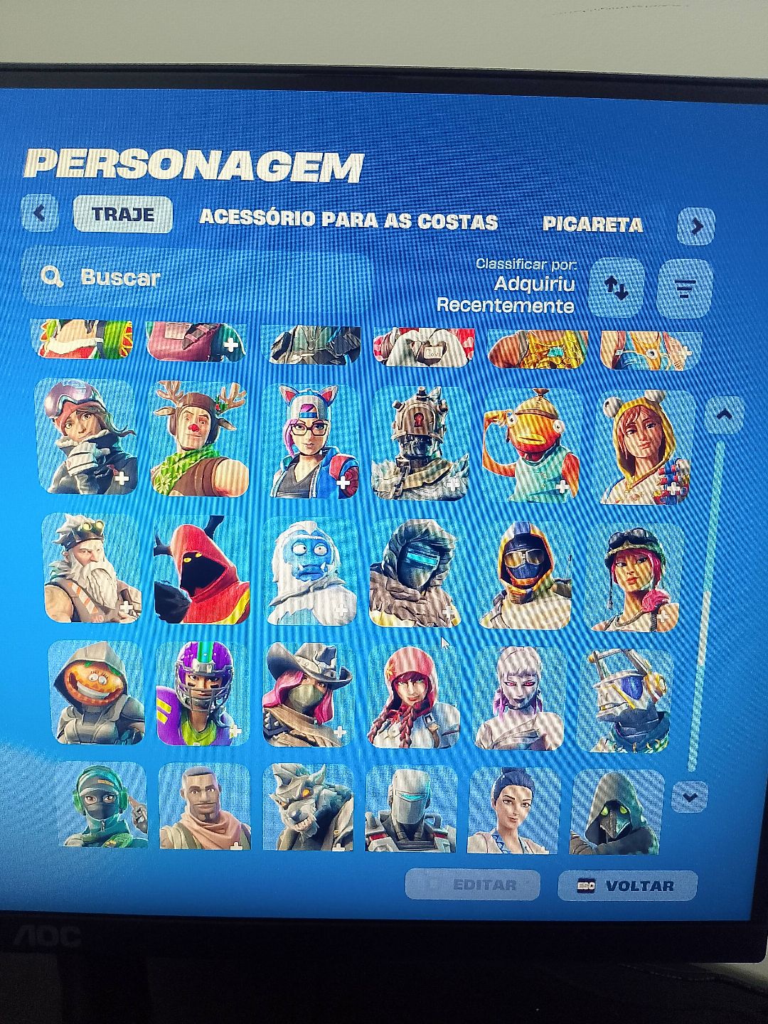 Conta com skins da primeira temporada entre outros itens antigos.