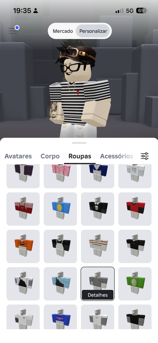 Conta de Roblox com bastante skin masculina e Feminina
