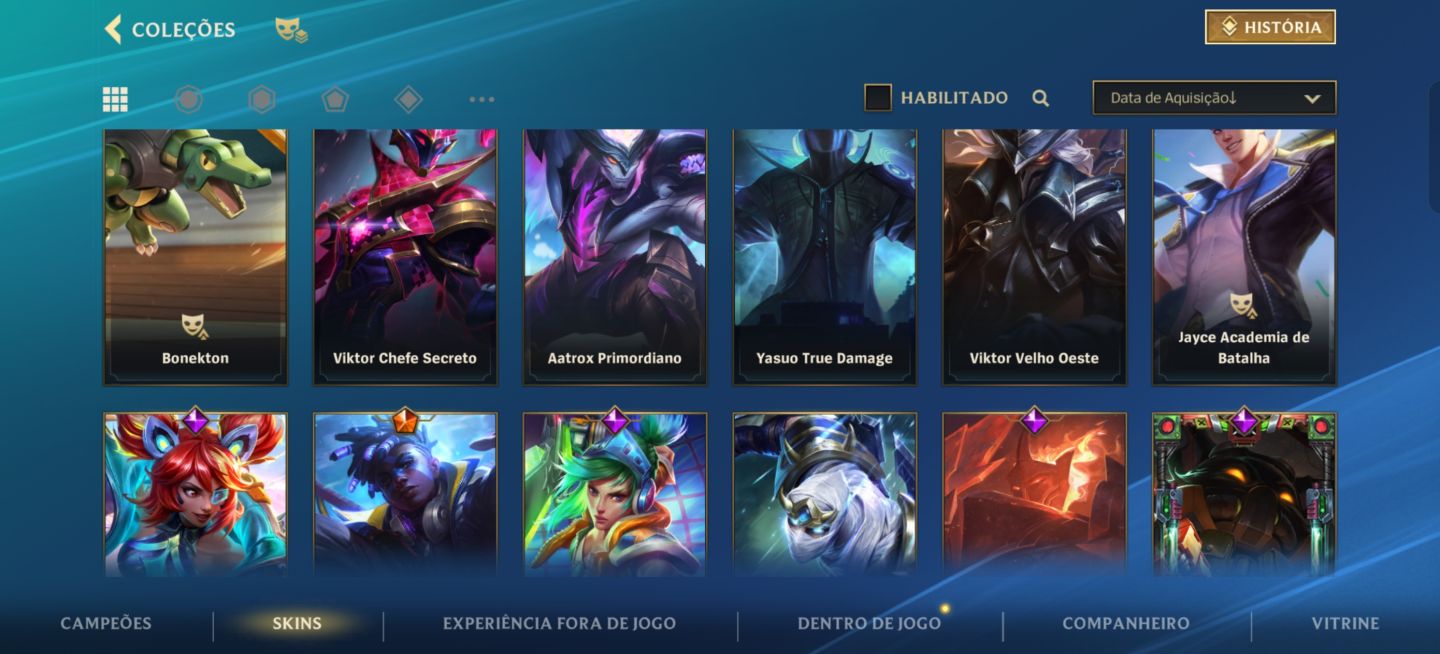 Conta monarca com 411 skins e vários cosméticos