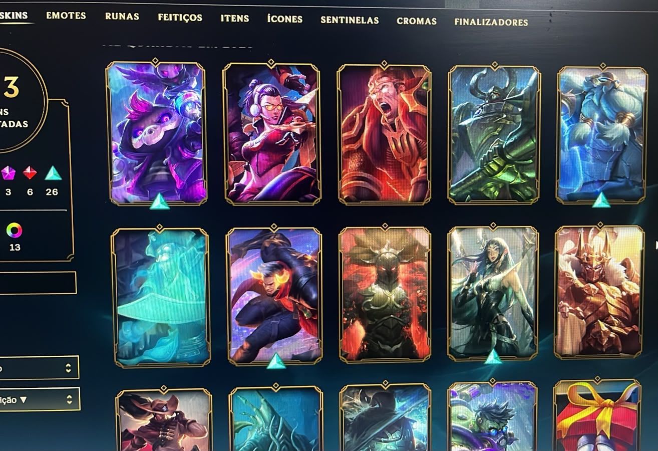 Conta no LoL, Esmeralda I, Todos os campeões, 113 skins, nivel 274.