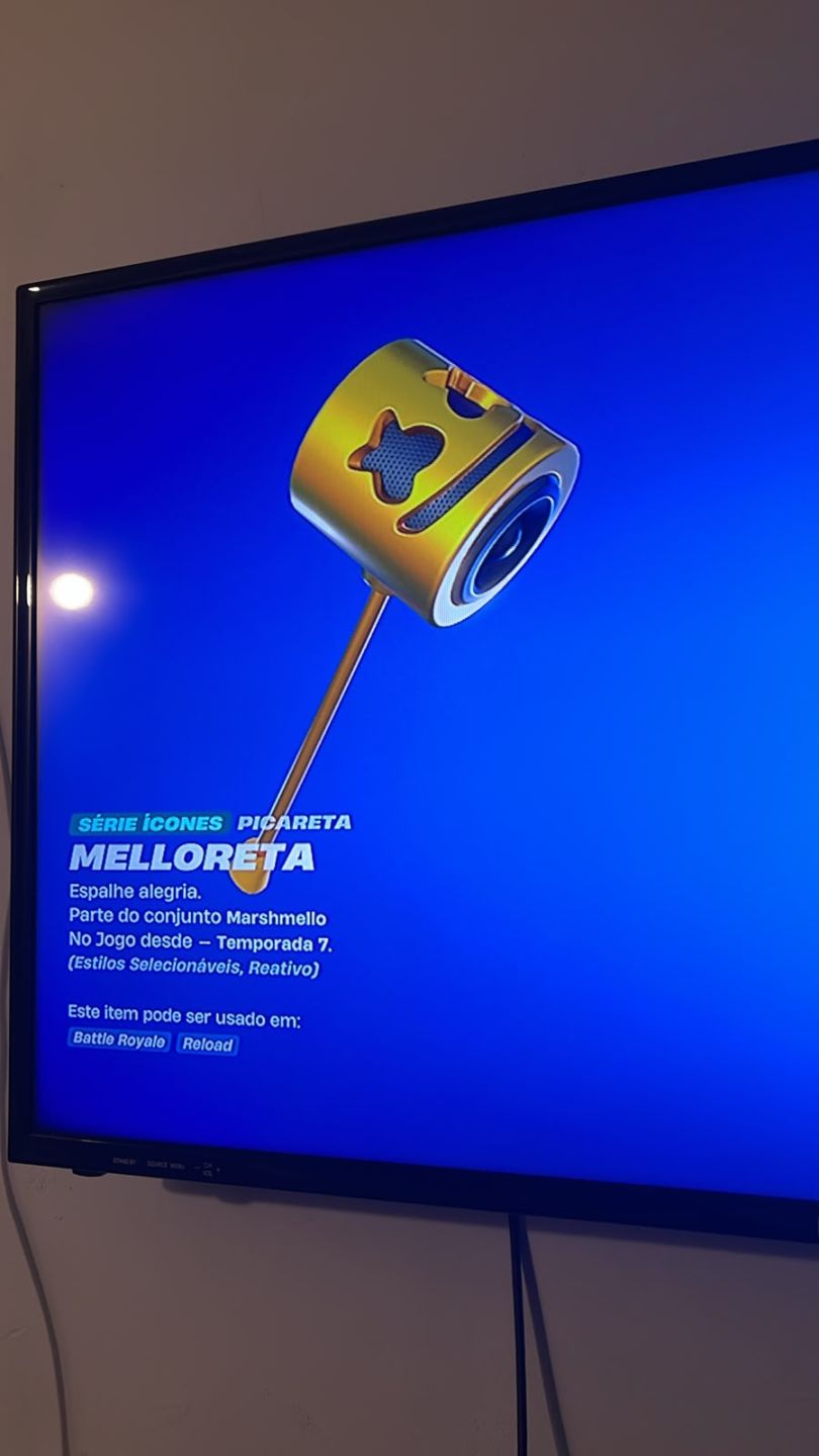 Conta fortnite com salve o mundo antigo ,rara com mais de 100 skins 2000 gastos