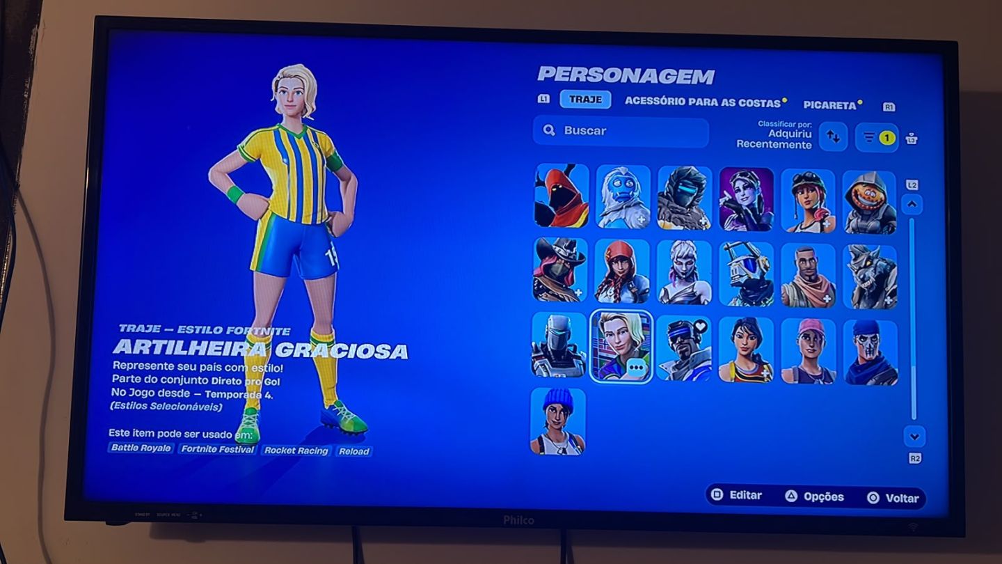 Conta fortnite com salve o mundo antigo ,rara com mais de 100 skins 2000 gastos