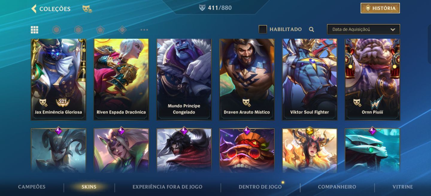 Conta monarca com 411 skins e vários cosméticos