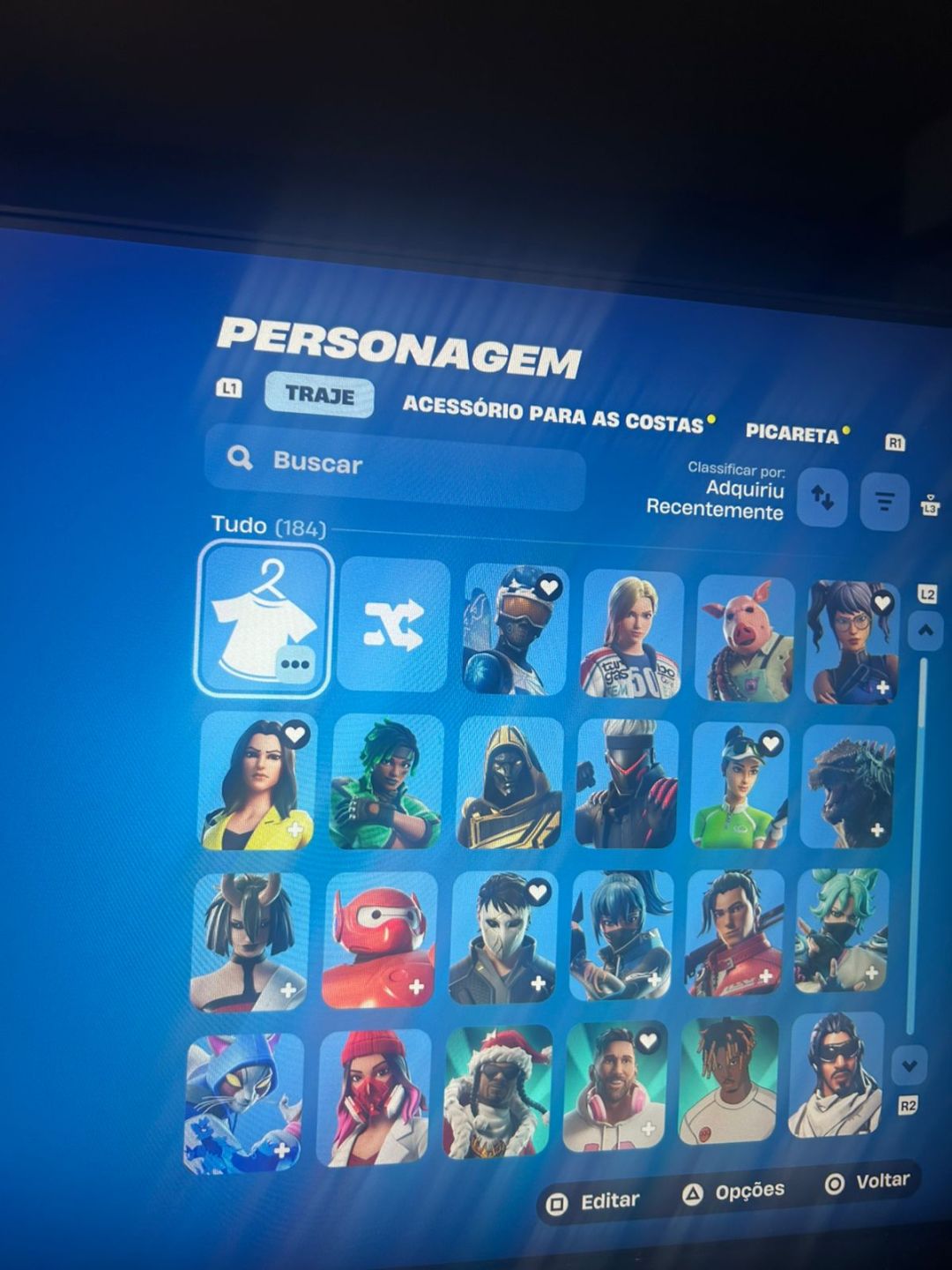 Conta Fortnite com varias skins etc 2 surreais e uma lenda skins rara de passe