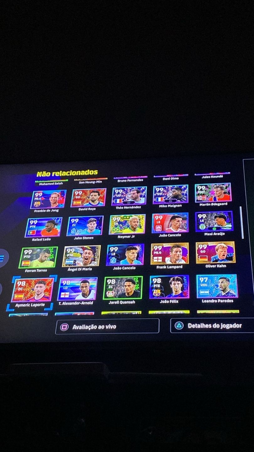 Conta efootball(psn) com pack da França comprado e vários jogadores antigos
