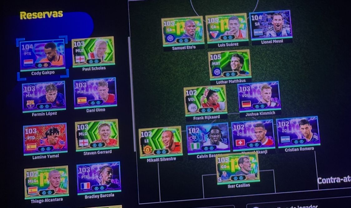 Conta efootball com alguns épicos ótimo time para iniciar