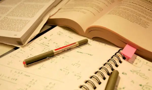 FAZEMOS RESUMOS E LISTAS DE EXERCÍCIOS PARA APRIMORAR SEUS ESTUDOS!
