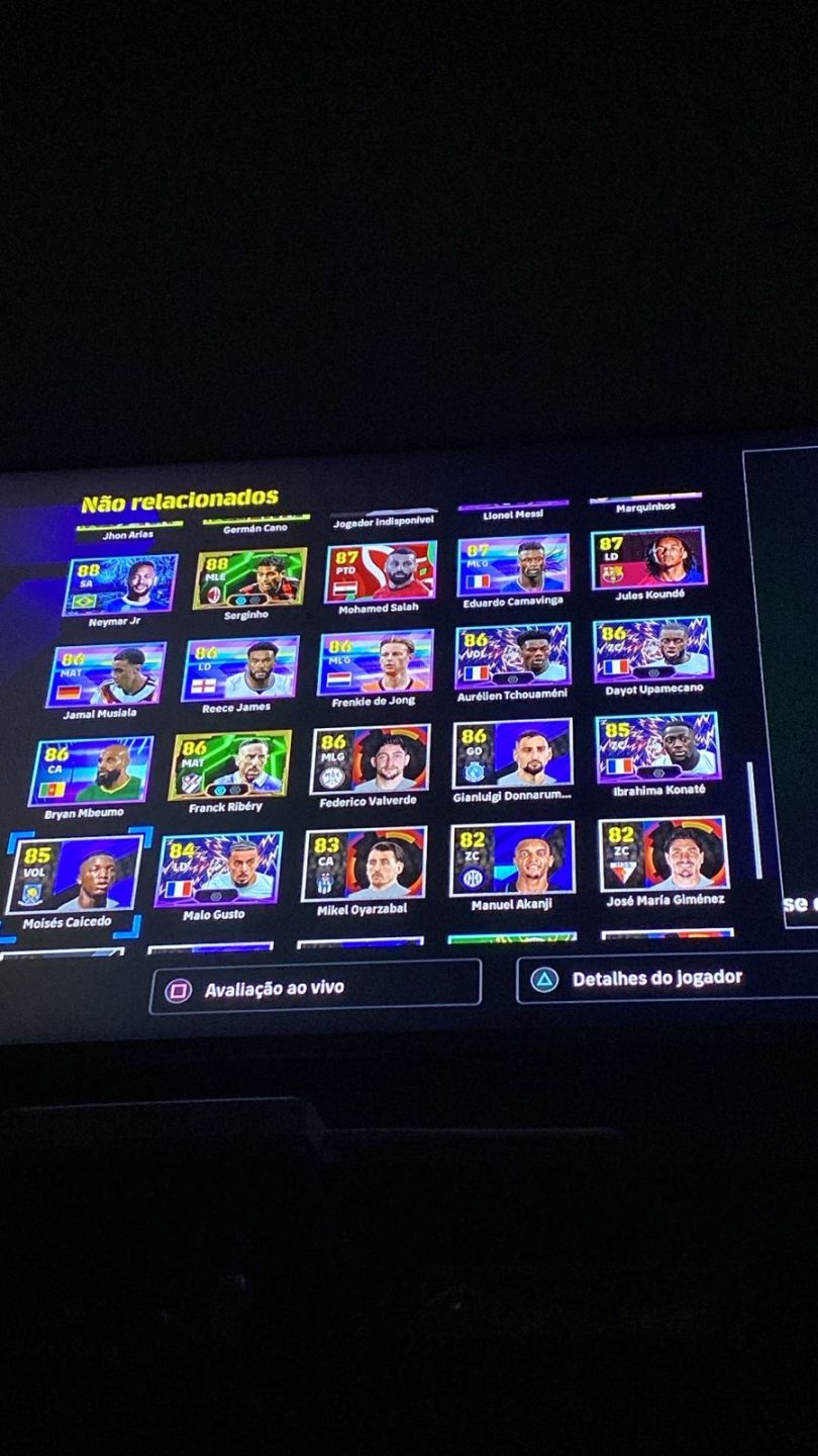 Conta efootball(psn) com pack da França comprado e vários jogadores antigos
