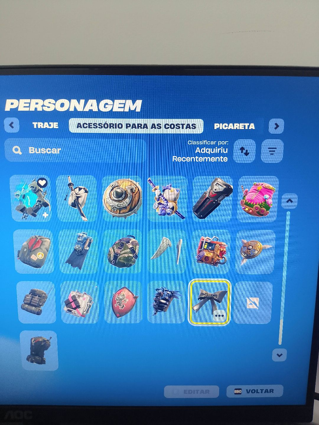 Conta com skins da primeira temporada entre outros itens antigos.
