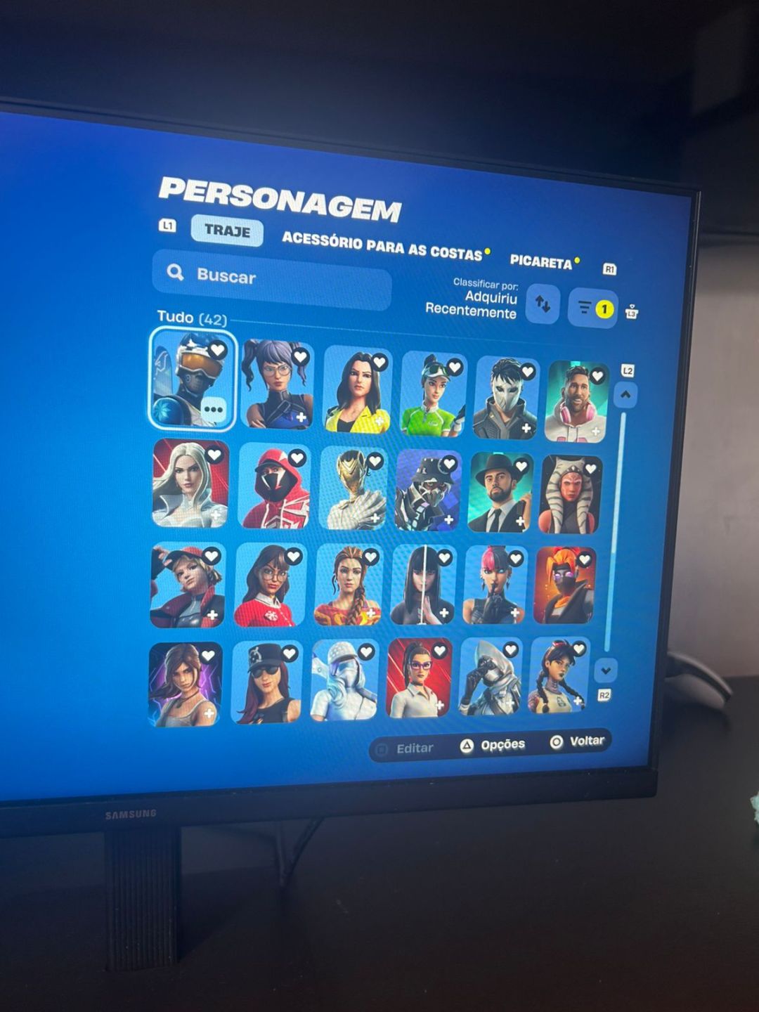 Conta Fortnite com varias skins etc 2 surreais e uma lenda skins rara de passe