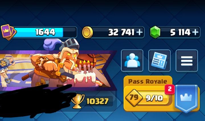Conta do Clash Royale com várias evoluções e quase 5k de gemas