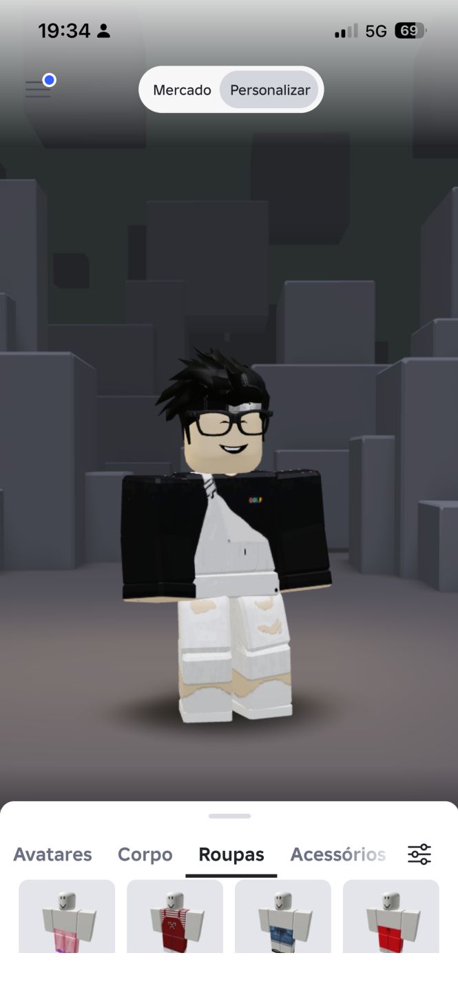 Conta de Roblox com bastante skin masculina e Feminina