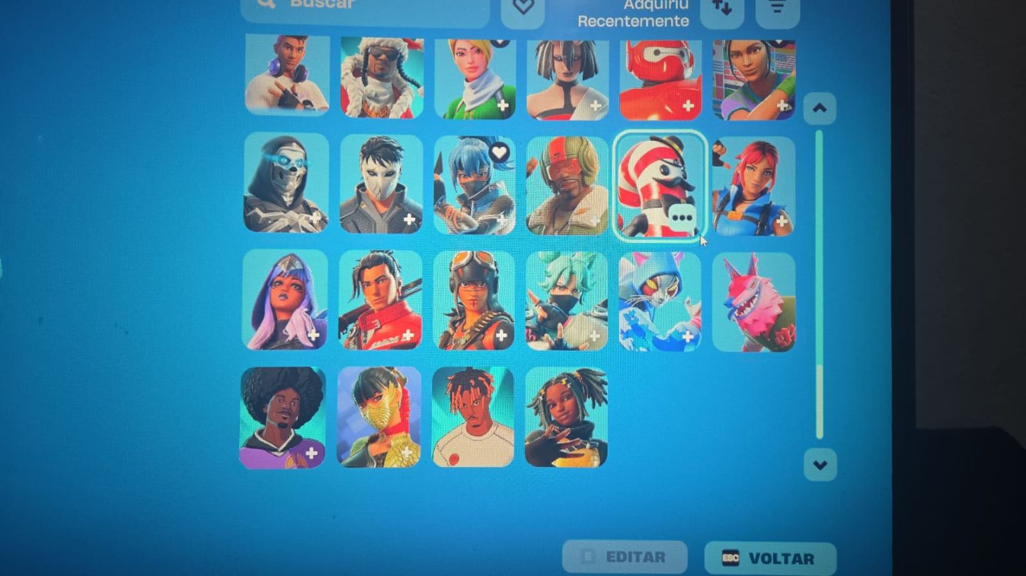 Conta de Fortnite com muitas skin e muitas picaretas