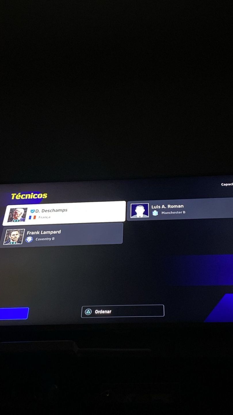 Conta efootball(psn) com pack da França comprado e vários jogadores antigos