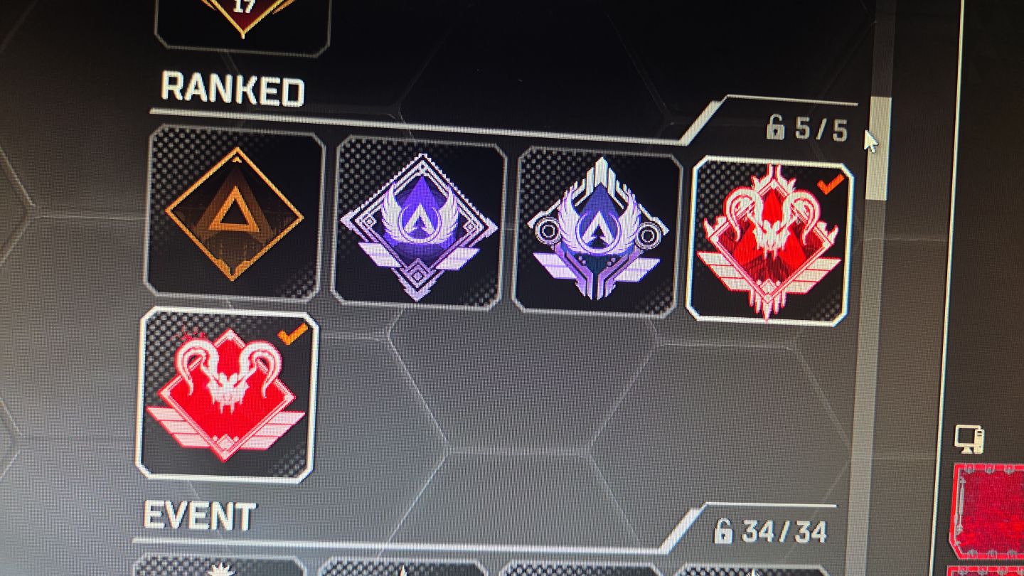 2x PREDATOR / 2x MESTRE || 2 HERANÇAS (1 UNIVERSAL) || 20 BOMB | OG EMAIL