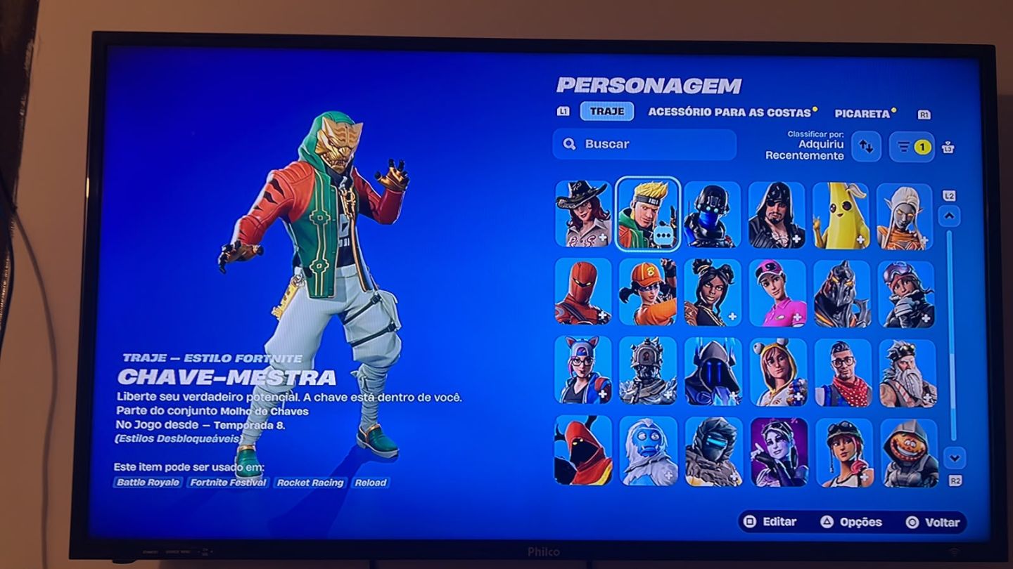Conta fortnite com salve o mundo antigo ,rara com mais de 100 skins 2000 gastos